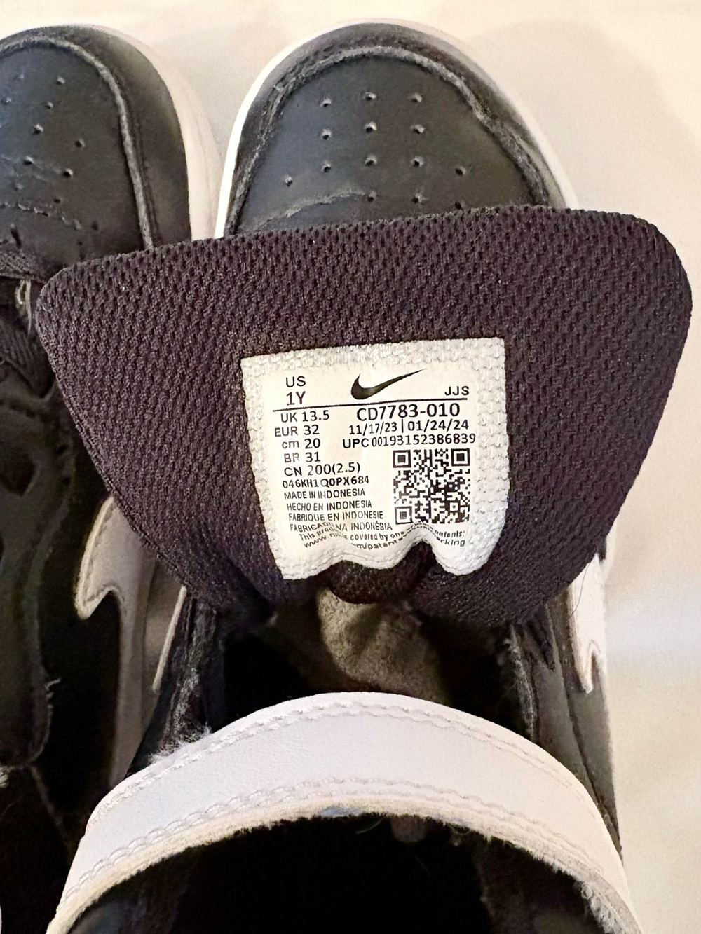 Nike Kids Court Borough Mid 2 Hi-Top Sneaker Black/White - Picture 3 of 4